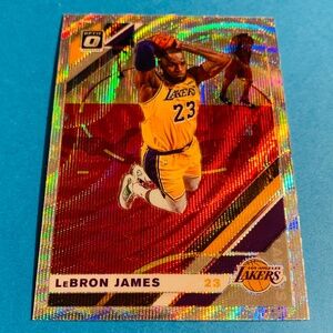 LEBRON JAMES Optic Silver Wave Refractor basketball card Los Angeles Lakers